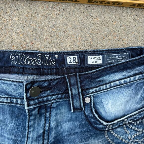 Miss Me Daisy Chain Flower Embroidered Signature Blue Jean Shorts Size 27 - Picture 3 of 8